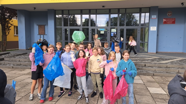 AKCJA SPRZ�TANIE �WIATA