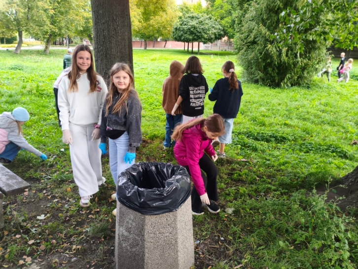 AKCJA SPRZ�TANIE �WIATA