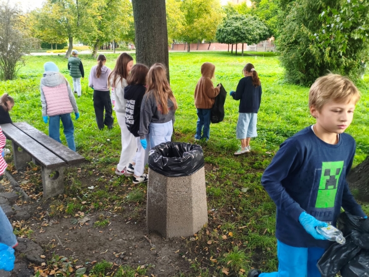 AKCJA SPRZ�TANIE �WIATA