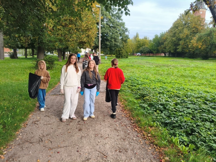 AKCJA SPRZ�TANIE �WIATA