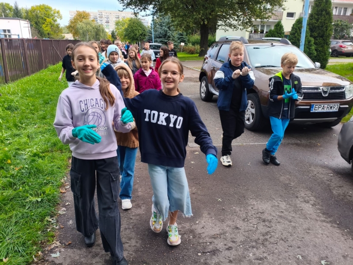 AKCJA SPRZ�TANIE �WIATA