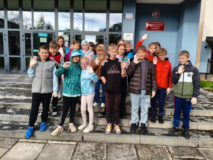 AKCJA SPRZ�TANIE �WIATA