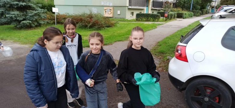 AKCJA SPRZ�TANIE �WIATA