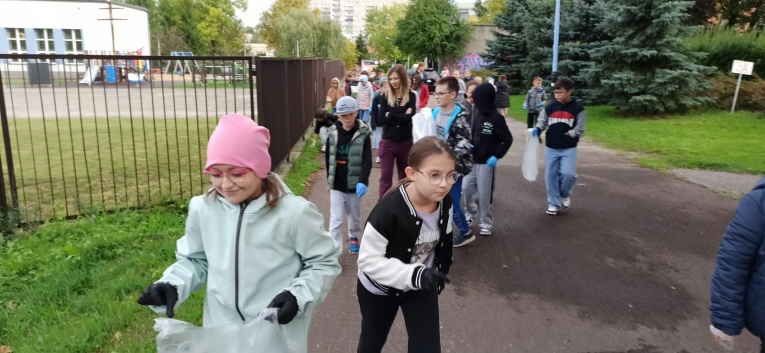 AKCJA SPRZ�TANIE �WIATA