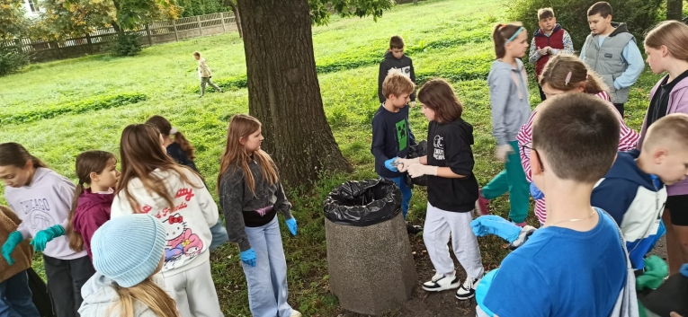 AKCJA SPRZ�TANIE �WIATA