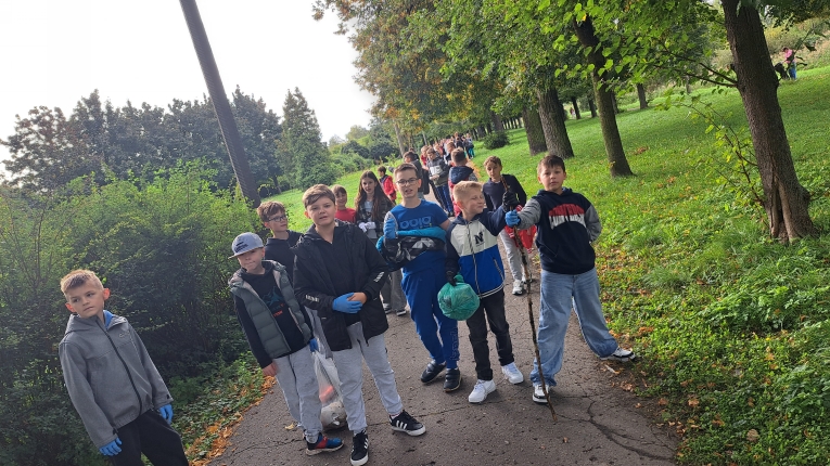 AKCJA SPRZ�TANIE �WIATA