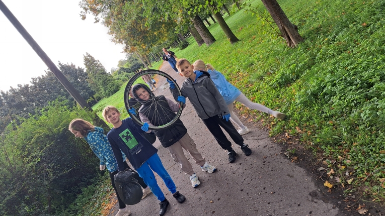 AKCJA SPRZ�TANIE �WIATA