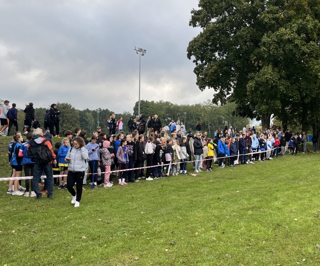 MISTRZOSTWA POWIATU PABIANICKIEGO W SZTAFETOWYCH BIEGACH PRZE�AJOWYCH&nbsp;