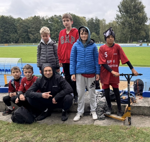 MISTRZOSTWA POWIATU PABIANICKIEGO W SZTAFETOWYCH BIEGACH PRZE�AJOWYCH&nbsp;