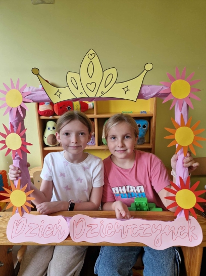 DZIE� DZIEWCZYNKI W �WIETLICY