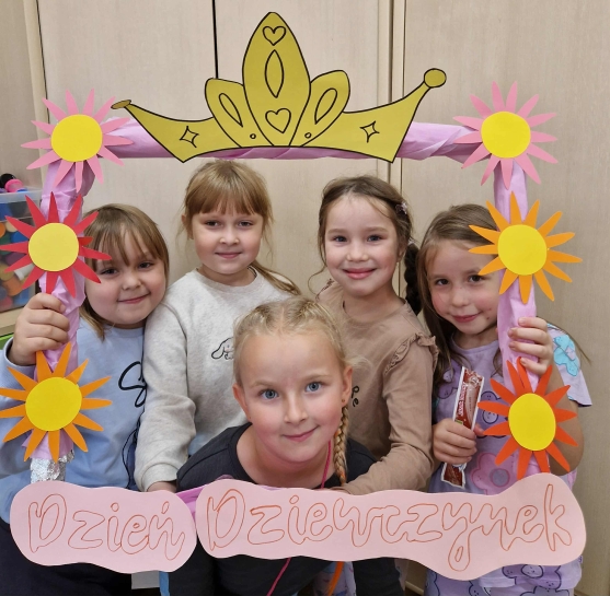 DZIE� DZIEWCZYNKI W �WIETLICY