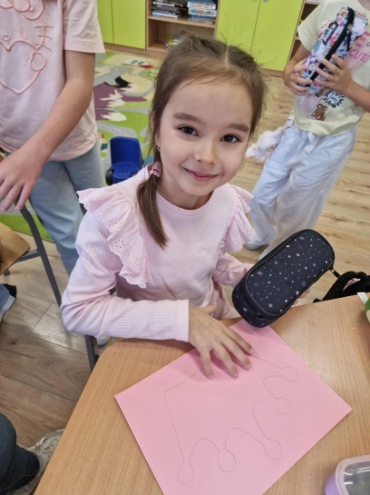 DZIE� DZIEWCZYNKI W �WIETLICY