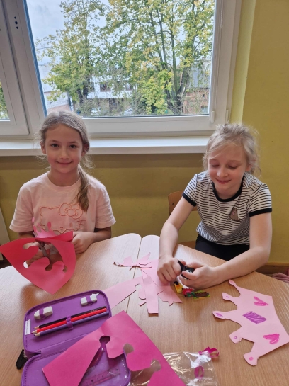 DZIE� DZIEWCZYNKI W �WIETLICY