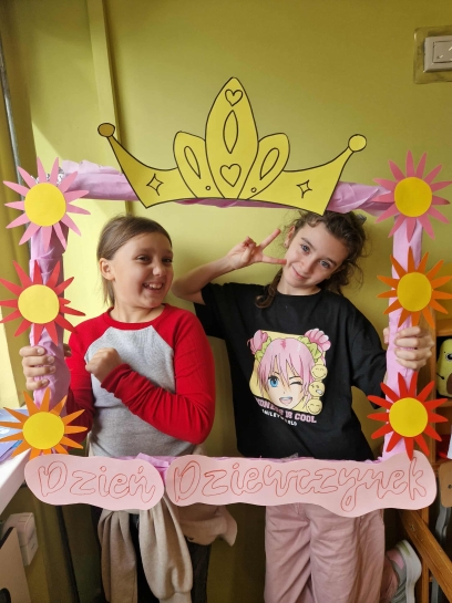 DZIE� DZIEWCZYNKI W �WIETLICY