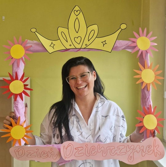 DZIE� DZIEWCZYNKI W �WIETLICY