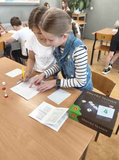 DZIE� CH�OPAKA W KLASIE 4D