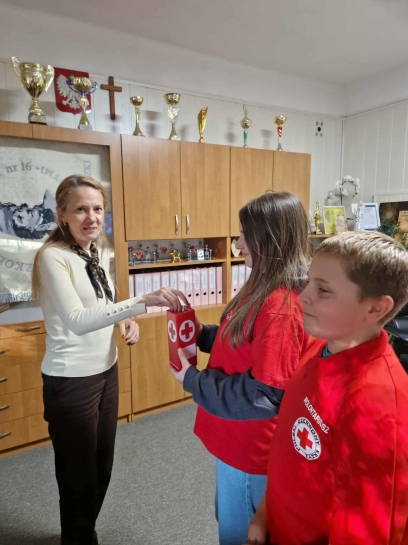 AKCJA PCK „WALKA Z G�ODEM”