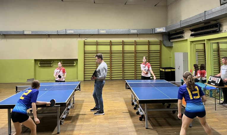 17.10 MIEJSKIE IGRZYSKA M�ODZIE�Y SZKOLNEJ W TENISIE STO�OWYM