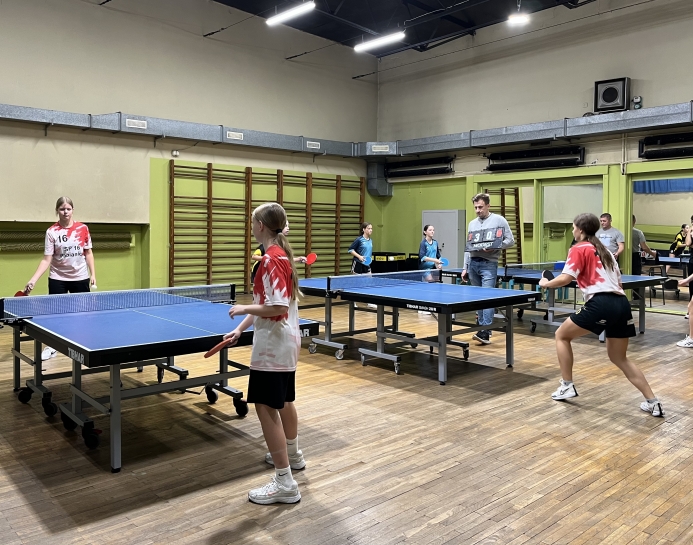 17.10 MIEJSKIE IGRZYSKA M�ODZIE�Y SZKOLNEJ W TENISIE STO�OWYM