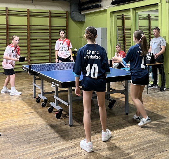 17.10 MIEJSKIE IGRZYSKA M�ODZIE�Y SZKOLNEJ W TENISIE STO�OWYM