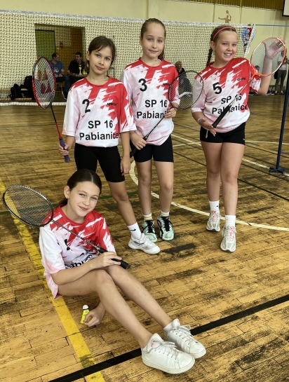 POWIATOWE IGRZYSKA DZIECI W BADMINTONIE