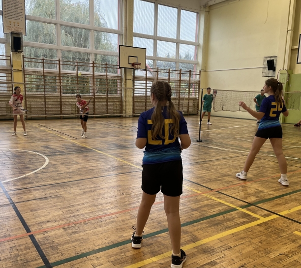 POWIATOWE IGRZYSKA DZIECI W BADMINTONIE