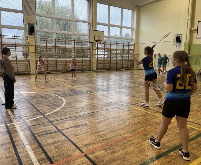 POWIATOWE IGRZYSKA DZIECI W BADMINTONIE