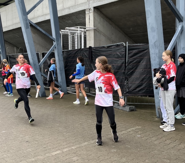 DZIEWCZYNY LUBI� BR�Z