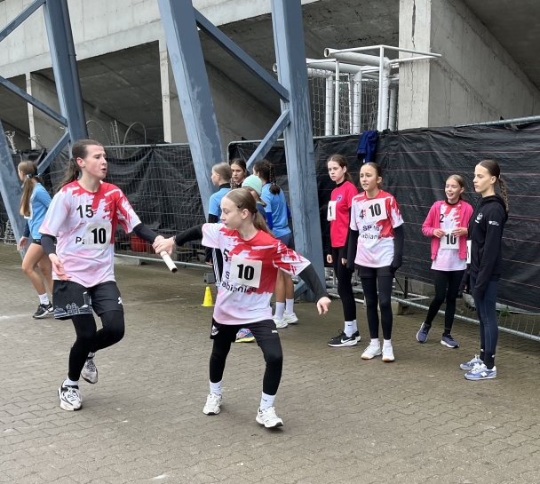 DZIEWCZYNY LUBI� BR�Z