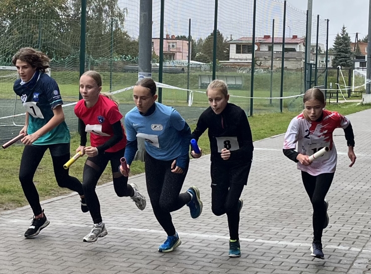 DZIEWCZYNY LUBI� BR�Z