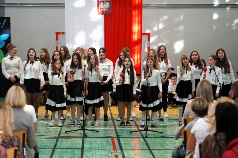 DZIEN NAUCZYCIELA I �LUBOWANIE KLAS PIERWSZYCH