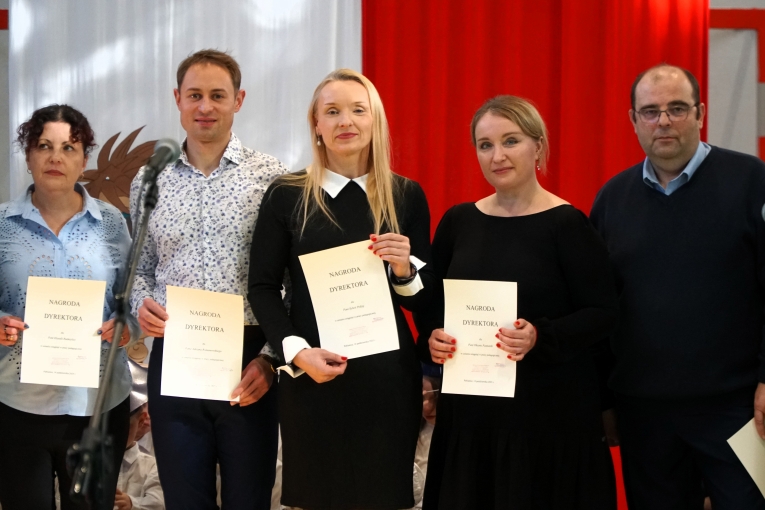 DZIEN NAUCZYCIELA I �LUBOWANIE KLAS PIERWSZYCH