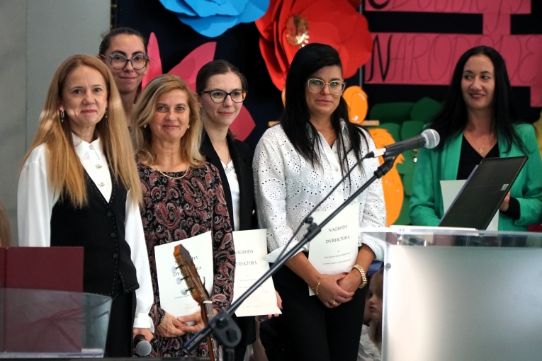 DZIEN NAUCZYCIELA I �LUBOWANIE KLAS PIERWSZYCH