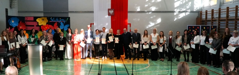 DZIEN NAUCZYCIELA I �LUBOWANIE KLAS PIERWSZYCH