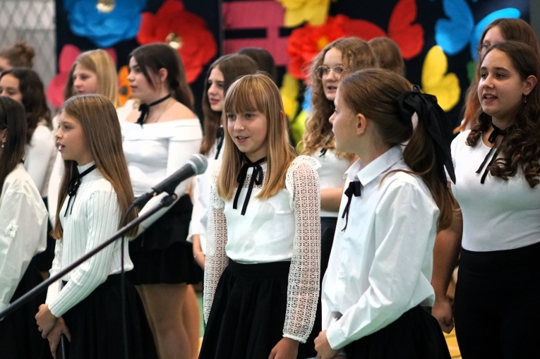 DZIEN NAUCZYCIELA I �LUBOWANIE KLAS PIERWSZYCH