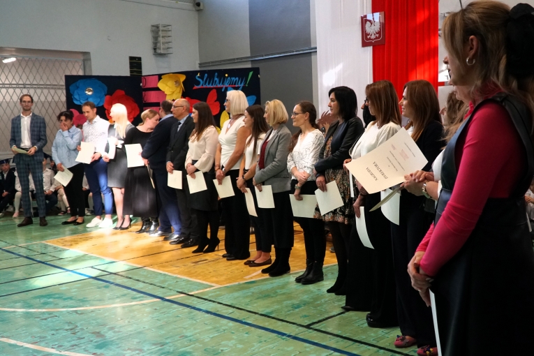 DZIEN NAUCZYCIELA I �LUBOWANIE KLAS PIERWSZYCH