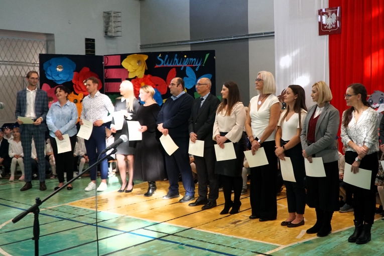 DZIEN NAUCZYCIELA I �LUBOWANIE KLAS PIERWSZYCH