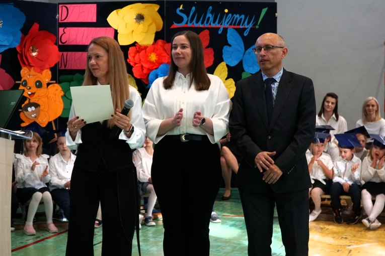 DZIEN NAUCZYCIELA I �LUBOWANIE KLAS PIERWSZYCH