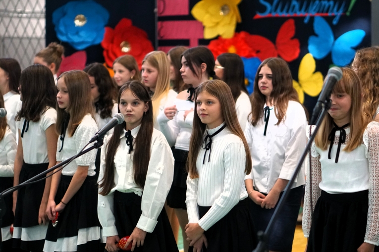 DZIEN NAUCZYCIELA I �LUBOWANIE KLAS PIERWSZYCH