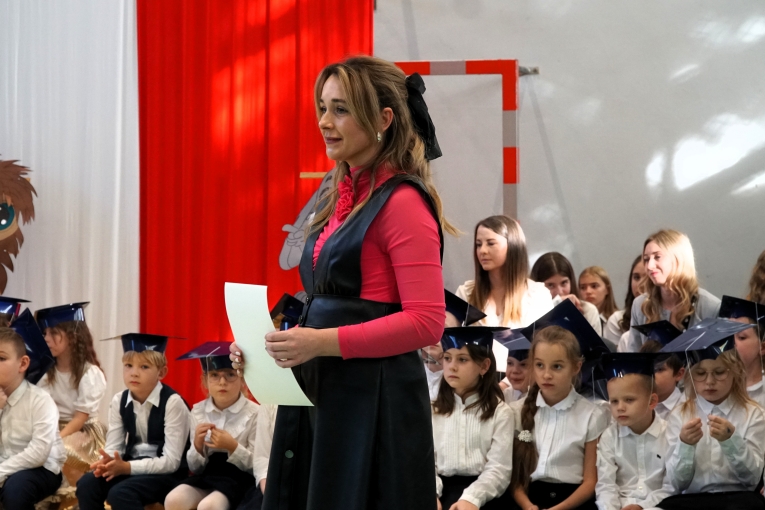 DZIEN NAUCZYCIELA I �LUBOWANIE KLAS PIERWSZYCH