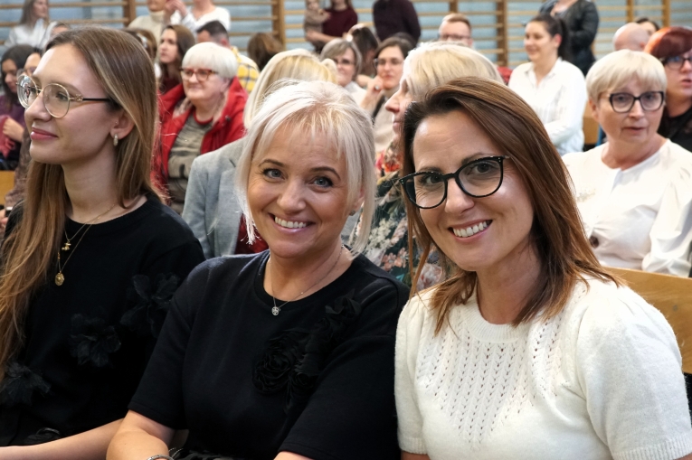 DZIEN NAUCZYCIELA I �LUBOWANIE KLAS PIERWSZYCH