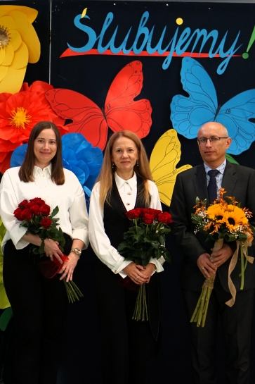 DZIEN NAUCZYCIELA I �LUBOWANIE KLAS PIERWSZYCH