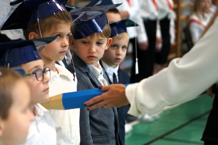 DZIEN NAUCZYCIELA I �LUBOWANIE KLAS PIERWSZYCH