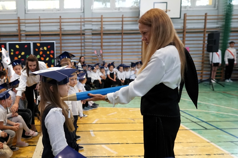 DZIEN NAUCZYCIELA I �LUBOWANIE KLAS PIERWSZYCH