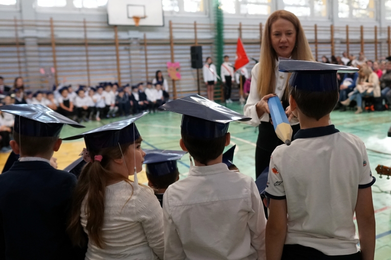 DZIEN NAUCZYCIELA I �LUBOWANIE KLAS PIERWSZYCH