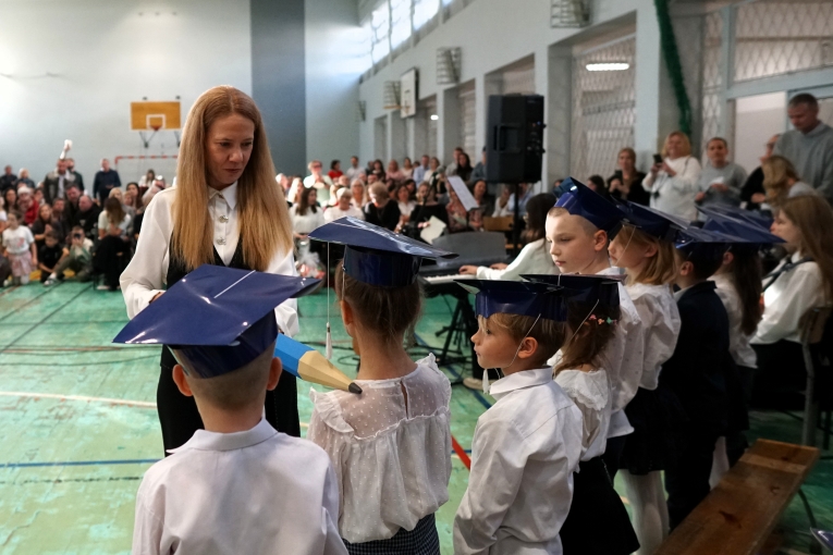 DZIEN NAUCZYCIELA I �LUBOWANIE KLAS PIERWSZYCH