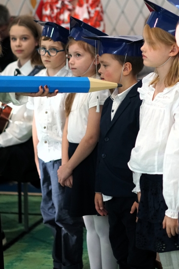 DZIEN NAUCZYCIELA I �LUBOWANIE KLAS PIERWSZYCH