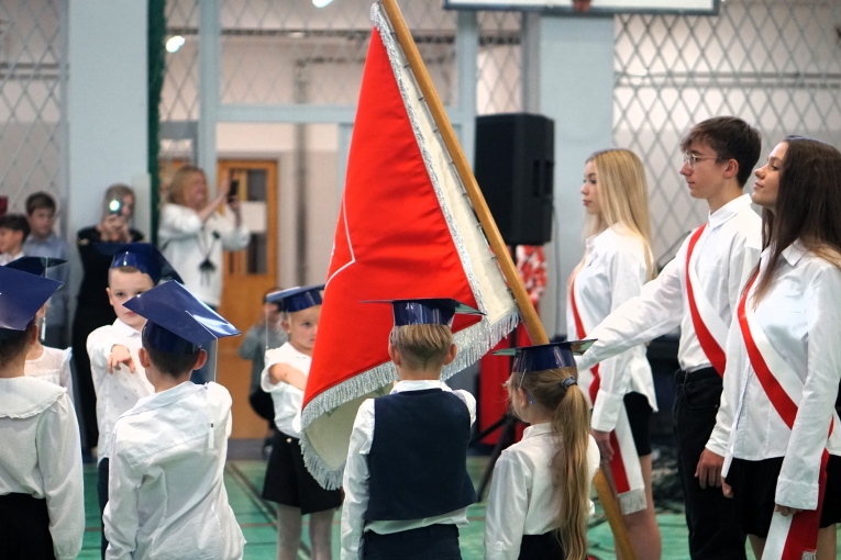 DZIEN NAUCZYCIELA I �LUBOWANIE KLAS PIERWSZYCH