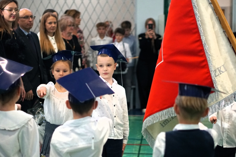 DZIEN NAUCZYCIELA I �LUBOWANIE KLAS PIERWSZYCH