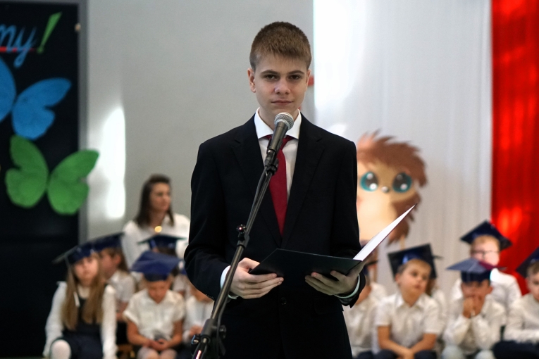 DZIEN NAUCZYCIELA I �LUBOWANIE KLAS PIERWSZYCH